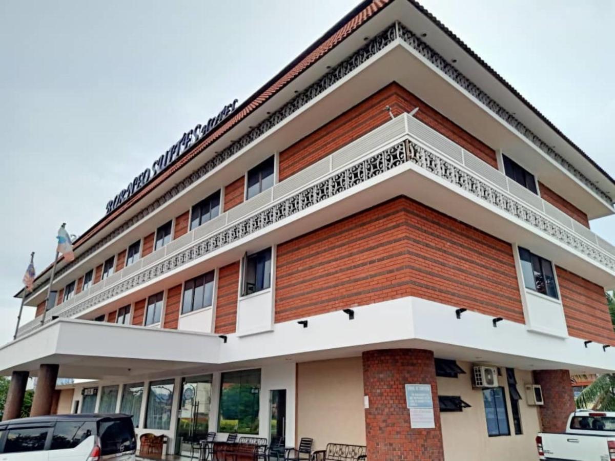 Super Oyo 90464 Borneo Suites Hotel 亞庇 外观 照片