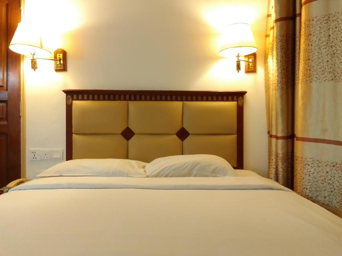 Super Oyo 90464 Borneo Suites Hotel 亞庇 外观 照片