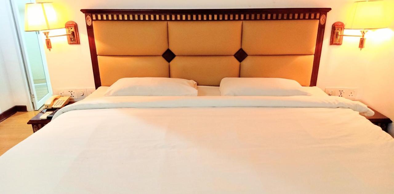 Super Oyo 90464 Borneo Suites Hotel 亞庇 外观 照片