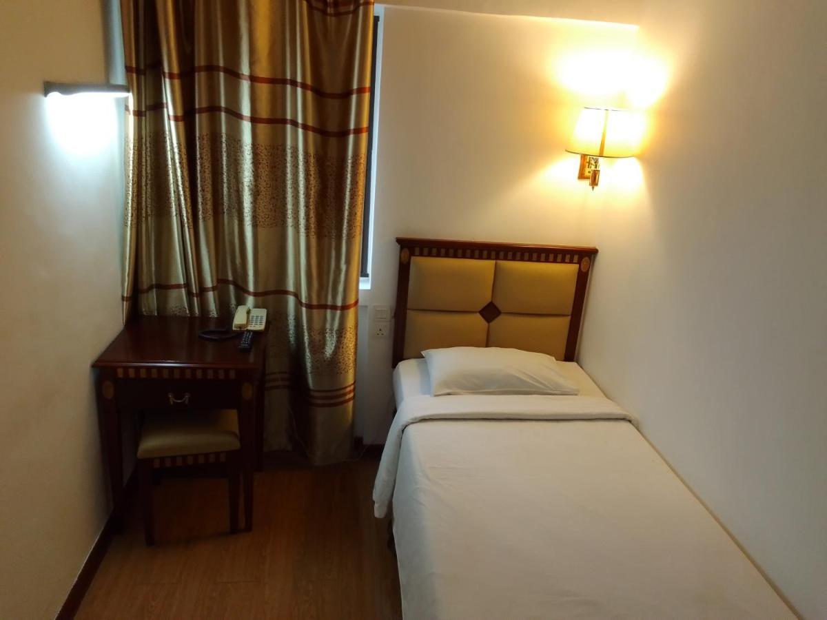 Super Oyo 90464 Borneo Suites Hotel 亞庇 外观 照片
