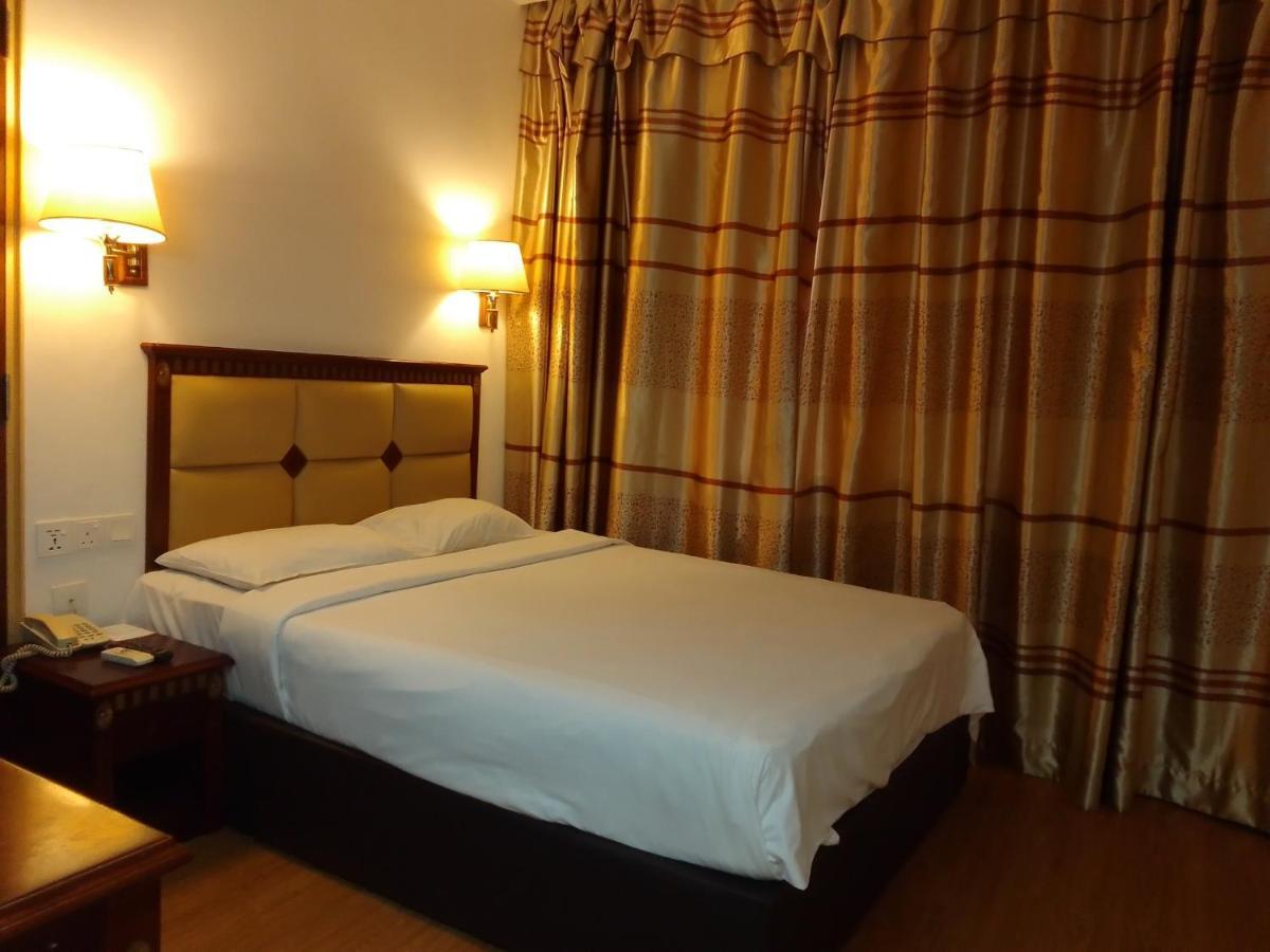 Super Oyo 90464 Borneo Suites Hotel 亞庇 外观 照片