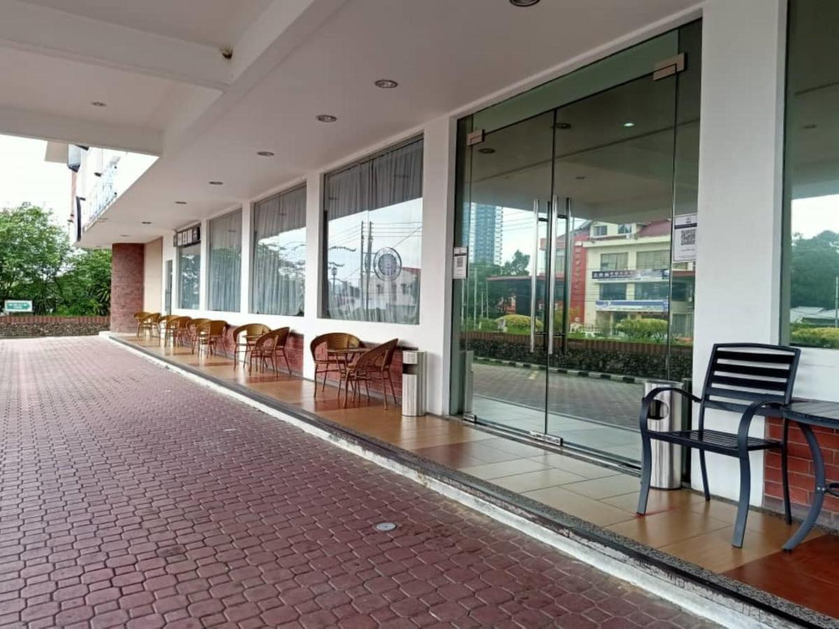 Super Oyo 90464 Borneo Suites Hotel 亞庇 外观 照片