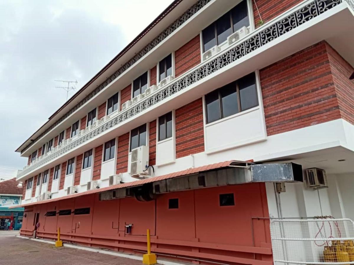 Super Oyo 90464 Borneo Suites Hotel 亞庇 外观 照片